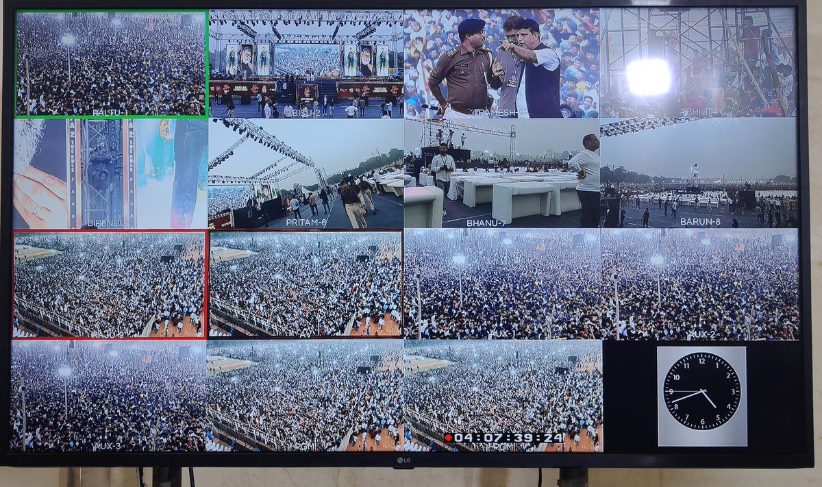 70mmMedia's tweet photo. Crowd🔥 - #Pushpa2TheRuleTrailer Launch event https://t.co/2GCKemddwj