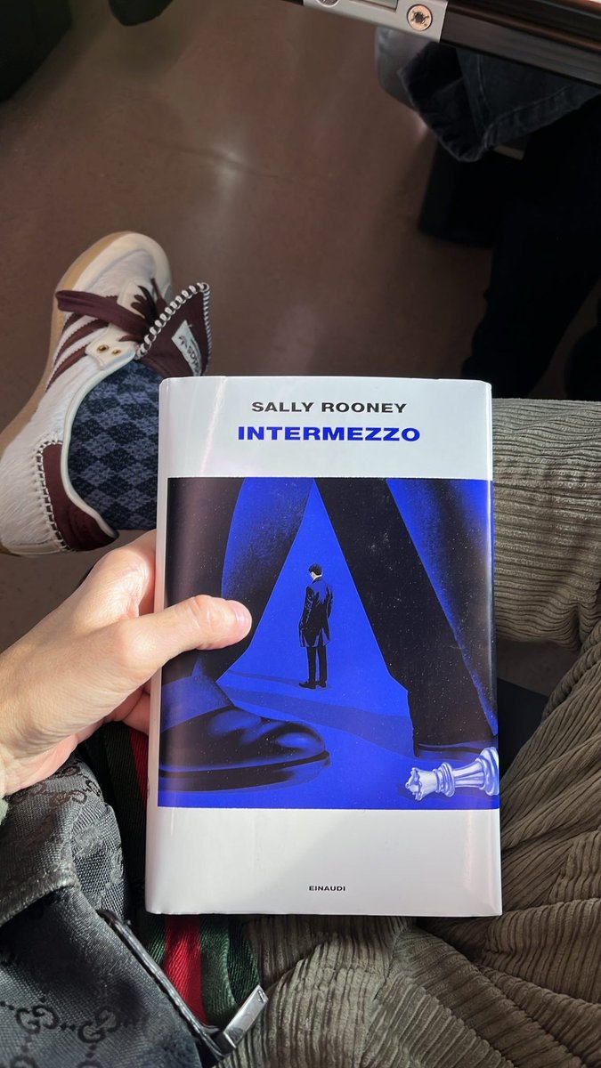 andreavigneri's tweet photo. In viaggio con #SallyRooney https://t.co/qy9aOOnYm2