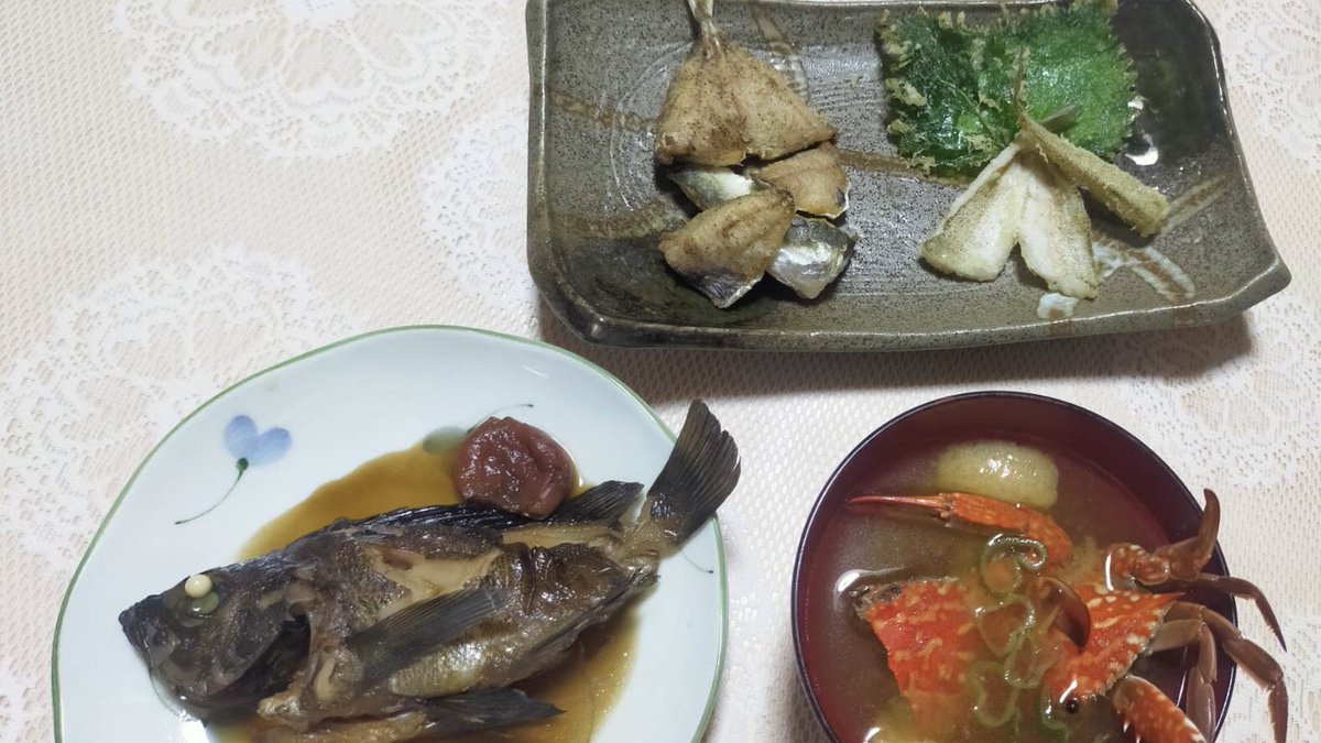 お初の場所🎣；(日)は絶対混むだろうと思い、(土)の夜に出て2時間後にとあるT字桟橋に到着！

えっ、誰も居ない(･･)?
4時になっても誰も来ない…⁇
１時間後やっとチラホラ՞՞
豊浜とえらい違いでした笑

それだけ釣れないってことらしい😅
前回と合わせての釣果飯🥢