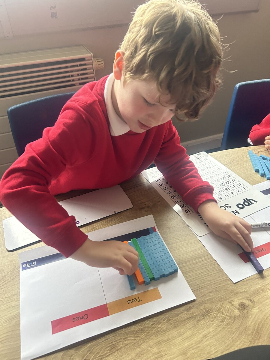 In #BGMaths we’ve been exploring tens and ones using a place value chart. We love using base 10 and always have this manipulative available to us in our lessons 🐇