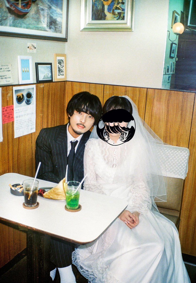 かねてよりお付き合いしていた方と結婚いたしました

好きな人が彼女になって彼女が家族になりました

頑張ったり 頑張らなかったりしながら一緒に歳をとれたらと思います

これからもよろしくお願いします