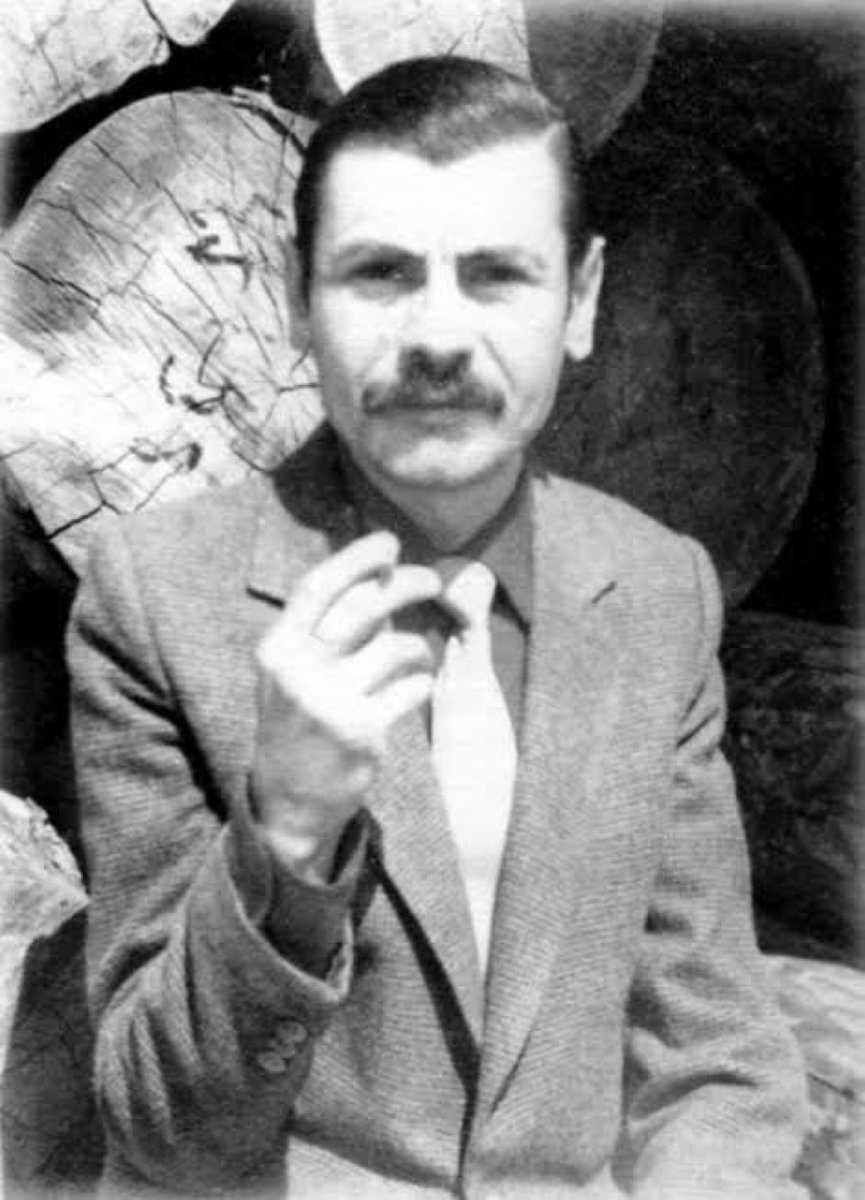 Yarın farklıdır bugünden,
Adı değişir hiç olmazsa.
Kara bir suyu geçiyoruz şimdilerde, 
Basarak yosunlu taşlara. 
Sen bugünden yarına
Birazcık umut sakla.

Metin Altıok