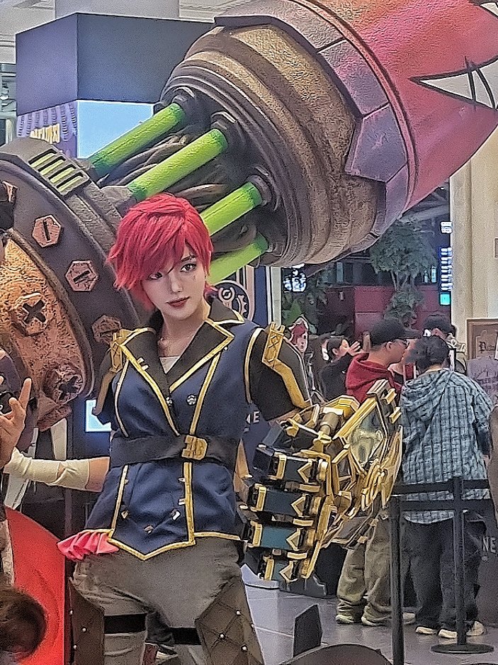 아케인 팝업스토어 주말 이틀간 바이로 함께했습니다👊🏻💥
들러주신 분들 감사해요:) 덕분에 힘이 납니당🩷
다음주 23일부터는 성수 에스팩토리에서 만나요!

#arcane #vi