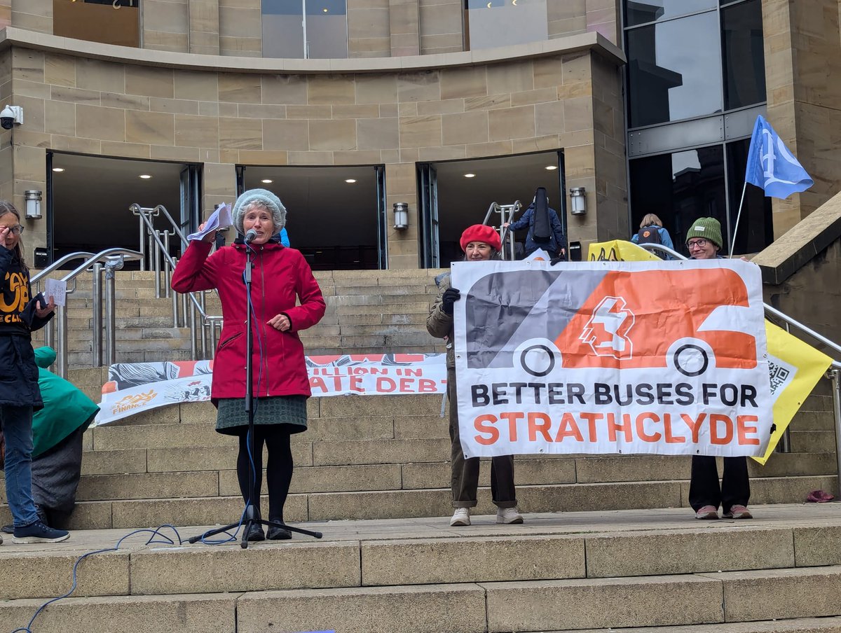 Demanding better buses at yesterday's #COP29 Rally!🚍

It's 3 years since the climate talks in Glasgow &amp; we're still waiting for @TranScotland to enact the bus powers in the #TransportAct2019 😡

Sign our petition to demand urgent action from @ScotGov👇
📝petitions.parliament.scot/petitions/PE21…