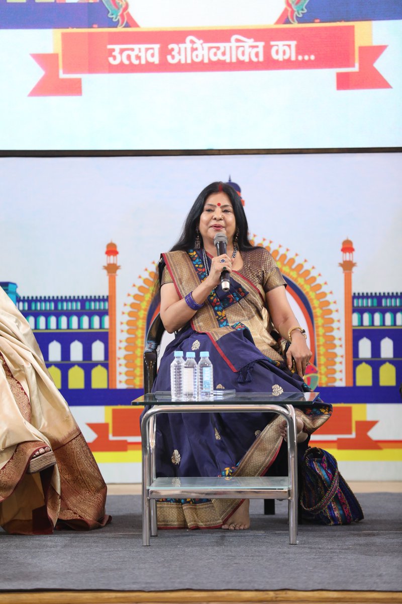 BhashaSeJudiye's tweet photo. हमारे समय छात्रसंघ,राजनीति की पौधशाला थी। - मालिनी अवस्थी

#DainikJagran #Samvaadi #EventsinLucknow #Writers #Poets #OpenMic #Samvadi2024 #LucknowSamvadi2024 #literature #litfest #samvad #Lucknow #lucknowcity #lucknowuniversity https://t.co/kAo3slVAVf