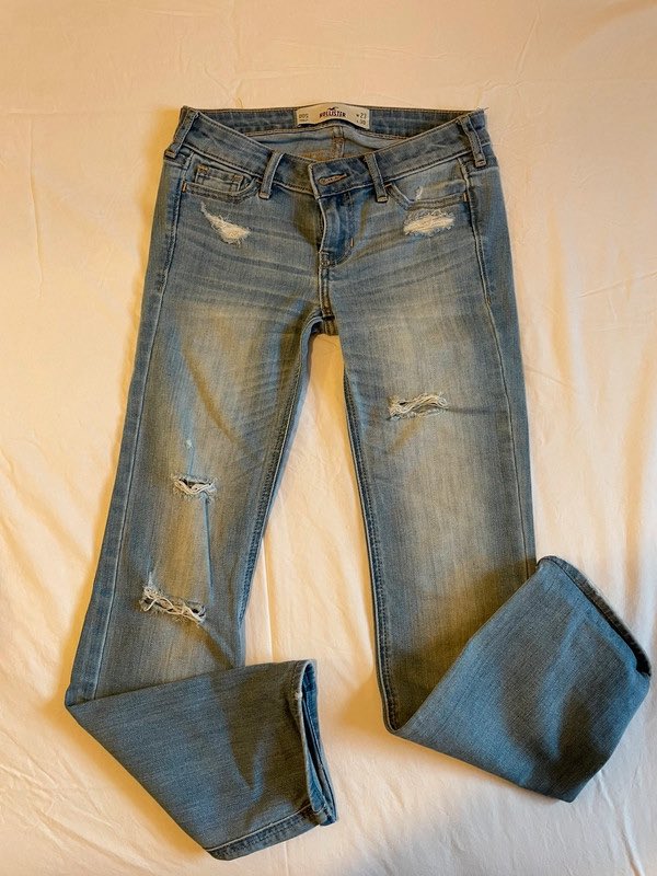 SparklyJourney's tweet photo. Get the Hollister Ripped jeans I’m selling on @VintedUK. Size XXXS / 2 for £7.00! https://t.co/ngm1ZoxitY https://t.co/eeh1j6wU6J
