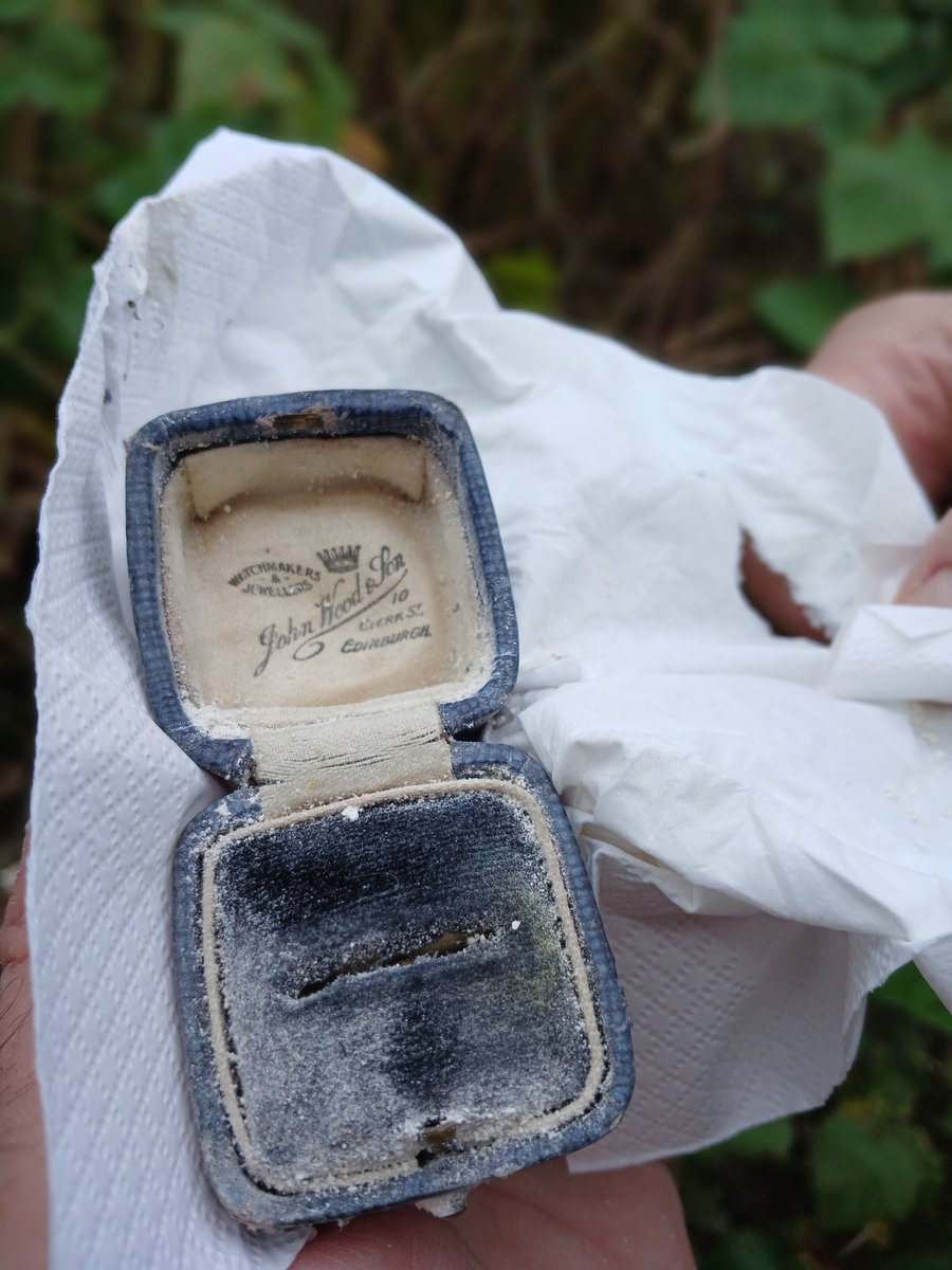 pjayvee38's tweet photo. @fredsteenbergen Snap! Found last week in the local park, minus the contents, bar a ring and watch!
#Strangestfind https://t.co/FkwffVJEcY