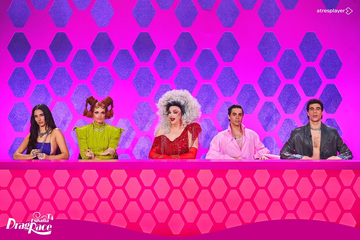 Family matters! Y hoy nuestras reinas se convertirán en hijas modélicas de unas travestis históricas a las que les debemos Mucho, ya que la familia que se monta unida permanece unida

<a href="/DragRaceEs/">Drag Race España</a> hoy a las 20h en <a href="/atresplayer/">atresplayer</a> &amp; <a href="/wowpresentsplus/">WOW Presents Plus</a> (worldwide)

#Dragstapronto!!! 🫶😘