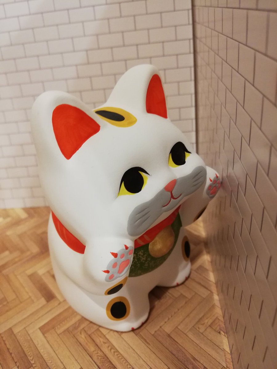 ぴったんこ猫
壁にはりつく姿が可愛い。