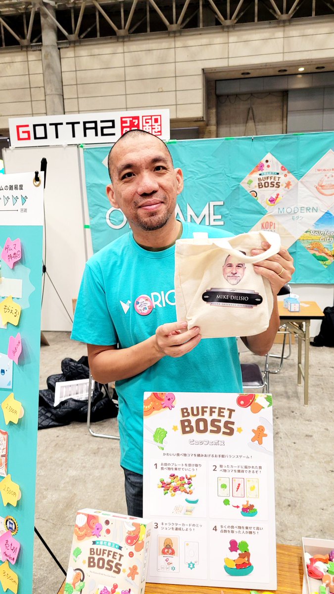 (8 of 11) Tote Mike then swung by the Origame booth to say hi to <a href="/mroffform/">Daryl Chow</a> and check out the exciting range of games they had on offer.