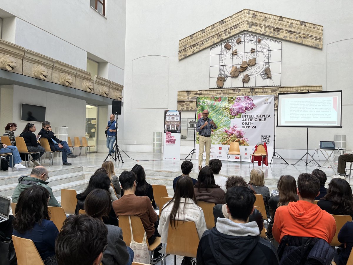 Avere fiducia nei robot? 🌱
Con Carmelo Calì, Valeria Seidita e Massimiliano Cappuccio (in collegamento).
—
Resta aggiornato su tutti gli eventi del Festival attraverso il sito ufficiale festivaldellefilosofie.it e i canali social dedicati.