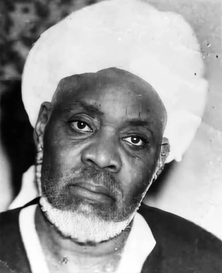 The Judge of Love decreed for me to love Tāhā, the Hashimi eternally &amp; so was it destined.

Hence, I loved him with my very nature, &amp; my love increased as his perfection became manifest.

I will love him for as long as I live, &amp; verily, my love persists even beyond my death.

1/6