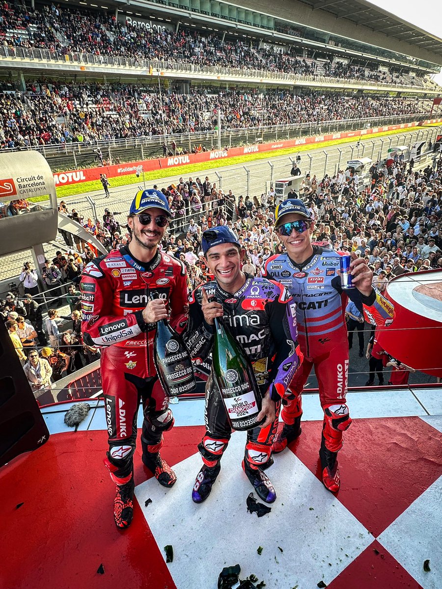 A podium full of World Champions to close the 2024 #MotoGP season 🤩

🥇 <a href="/PeccoBagnaia/">Pecco Bagnaia</a> 
🥈 <a href="/marcmarquez93/">Marc Márquez</a> 
🥉 <a href="/88jorgemartin/">Jorge Martín Almoguera</a> 

#MART1NATOR 🦾