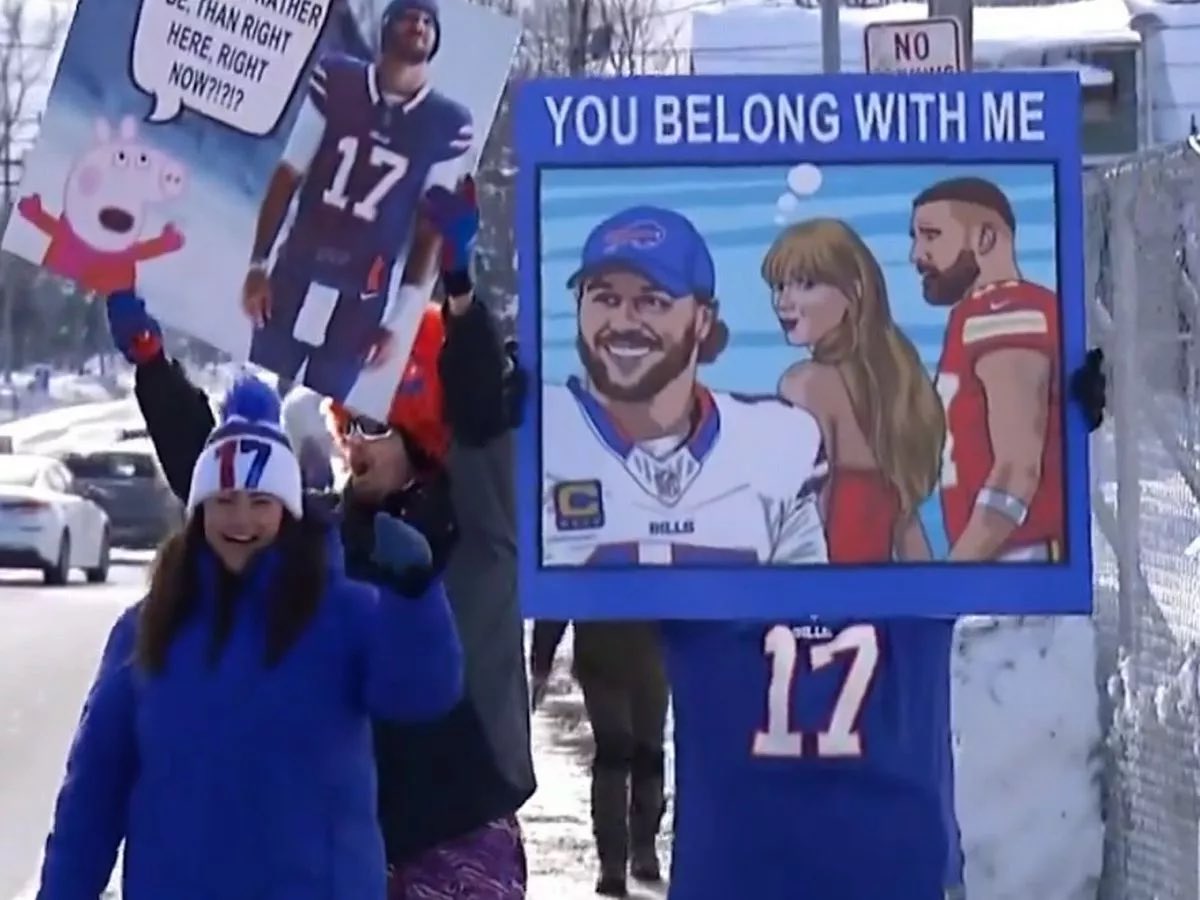 Let’s GEAUUXX!!! Big Bills Brunch today! We’ve got Blanton’s Bourbon , Big Ol’ Cinnamon Buns, Hot Biscuits,  and Smoked Pork in the BBQ Hash! 
And Yes, the Muffaletta is ON for brunch! Come get that pre-kickoff W, and watch the Bills get one after. TayTay likes shrimp and grits!