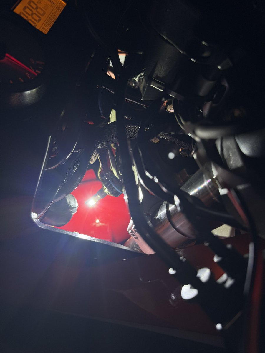 家に着きかけたその時、、、ヘッドライト取れた

そこって取れるの？？💦
ちなみに2回目なんです。。。