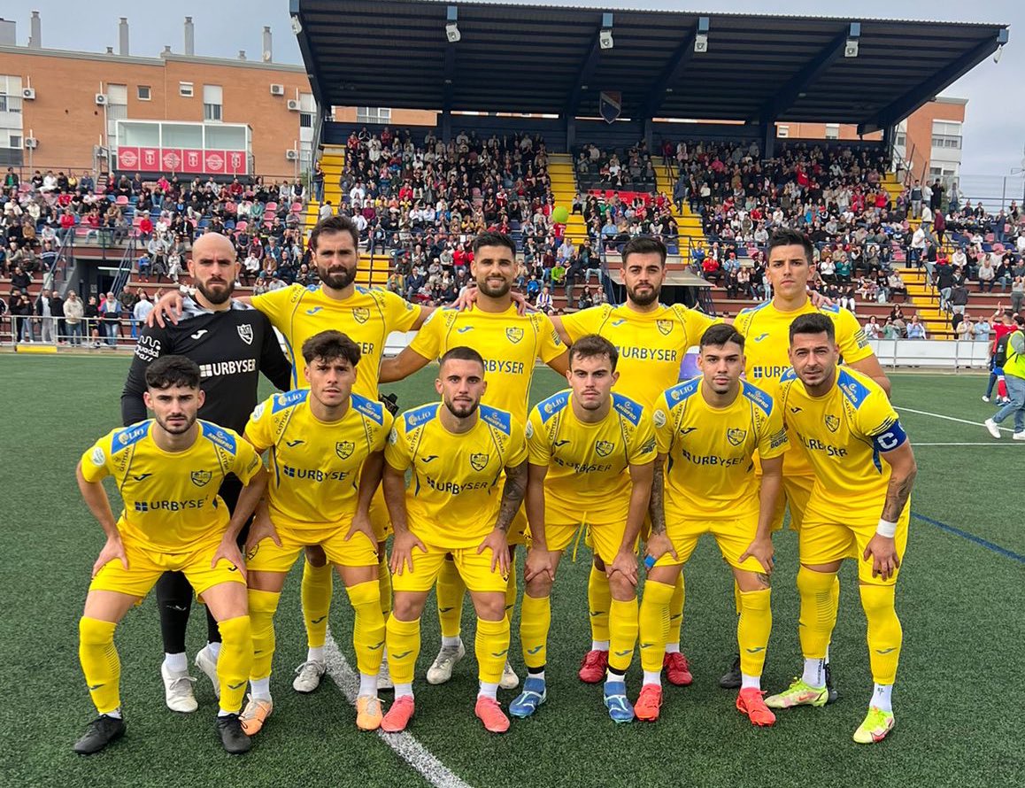 Descanso
0-0
Carlos en el maño a mano salvó a los palmeños. Luego dos paradones del meta local y el palo evitaron el gol palmeño.
Ambientado en el Miguel Roman.

#DoshermanasAtlpalmadelrio