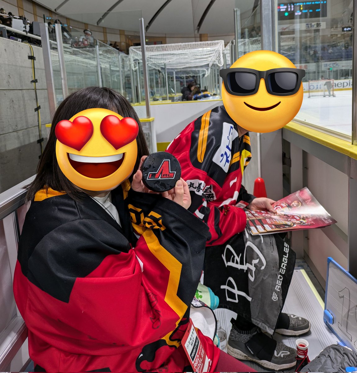 試合の結果は残念でしたが、それを上回る程  #氷かぶり席 最高でした!!
チームは勿論、アイスホッケーが全体を盛り上げようとしてる気持ちが伝わりました。
とても楽しかった!!
また自分へのご褒美で席取りたいですね💺
 #レッドイーグルス北海道
 #REH
野太い声の寺野さんも好きよ😘