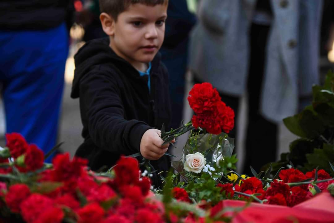 LampDim's tweet image. #Πολυτεχνείου #17Νοεμβρη