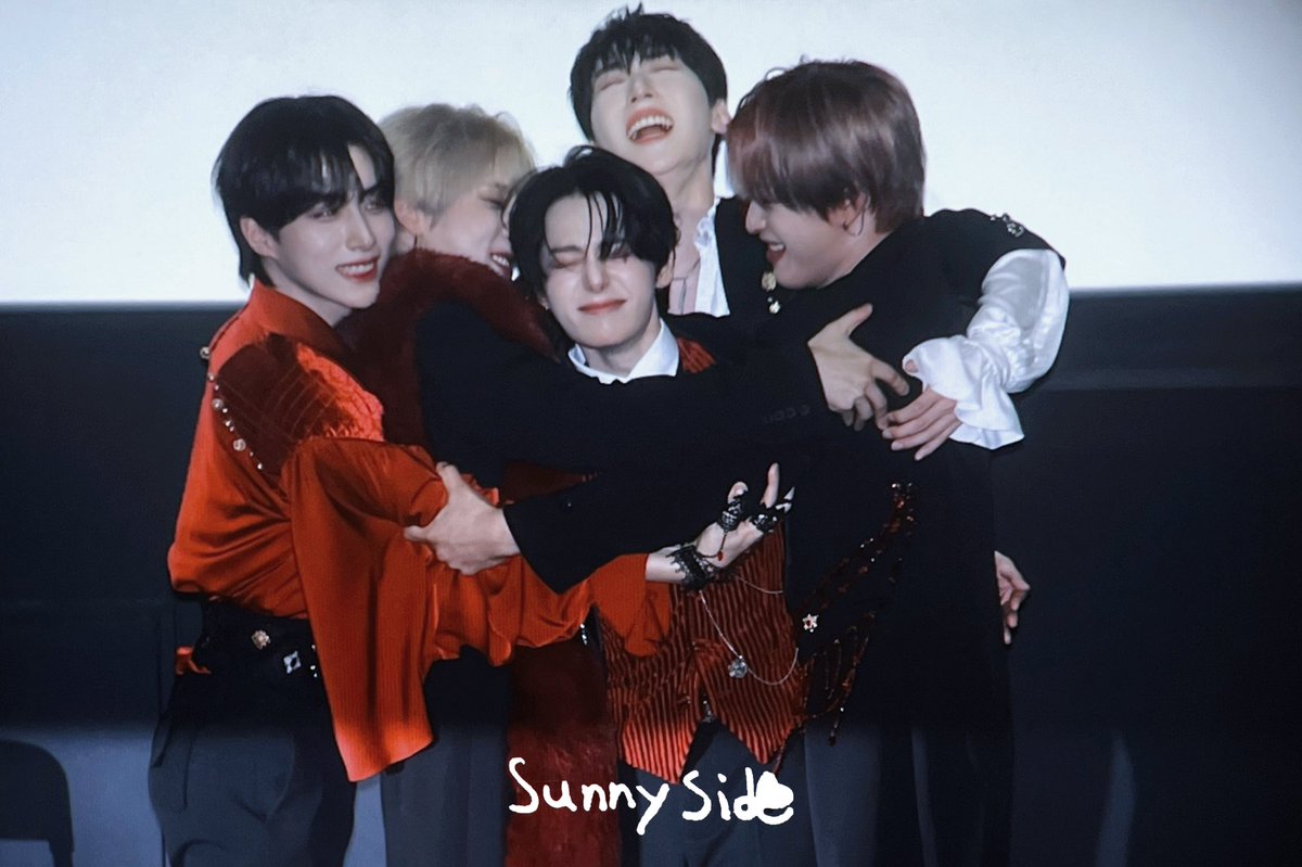 SunnySide980826's tweet photo. 241117

우리 어스들이 고생많앗어🥺👏

#ONEUS #원어스 #여환웅 #환웅  #ファヌン #HWANWOONG https://t.co/Zsrs3eEo7j