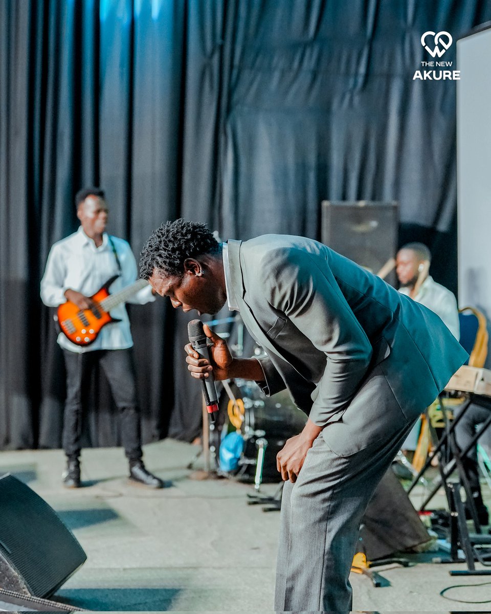 TheNew_Akure's tweet photo. We will never be,
Never be Satisfied
So here we are,
Fill us up with your Presence 🎶

#Prefeastservice
#WeAreTheNew
#IloveThisChurch https://t.co/7cvrtClVpG