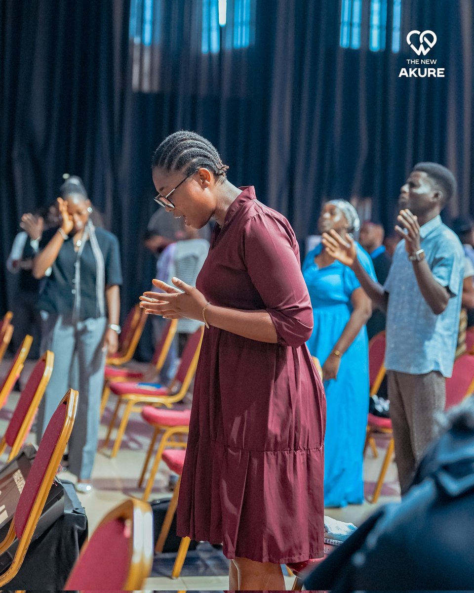 TheNew_Akure's tweet photo. We will never be,
Never be Satisfied
So here we are,
Fill us up with your Presence 🎶

#Prefeastservice
#WeAreTheNew
#IloveThisChurch https://t.co/7cvrtClVpG