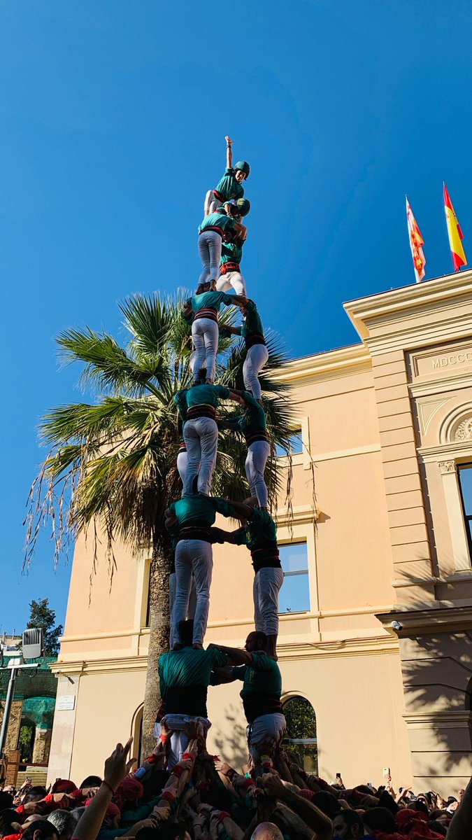 saballuts's tweet photo. A primera ronda hem descarregat el 5é 3d8 de la temporada!
#castells #UltimaParada https://t.co/eUVGSs8U2M