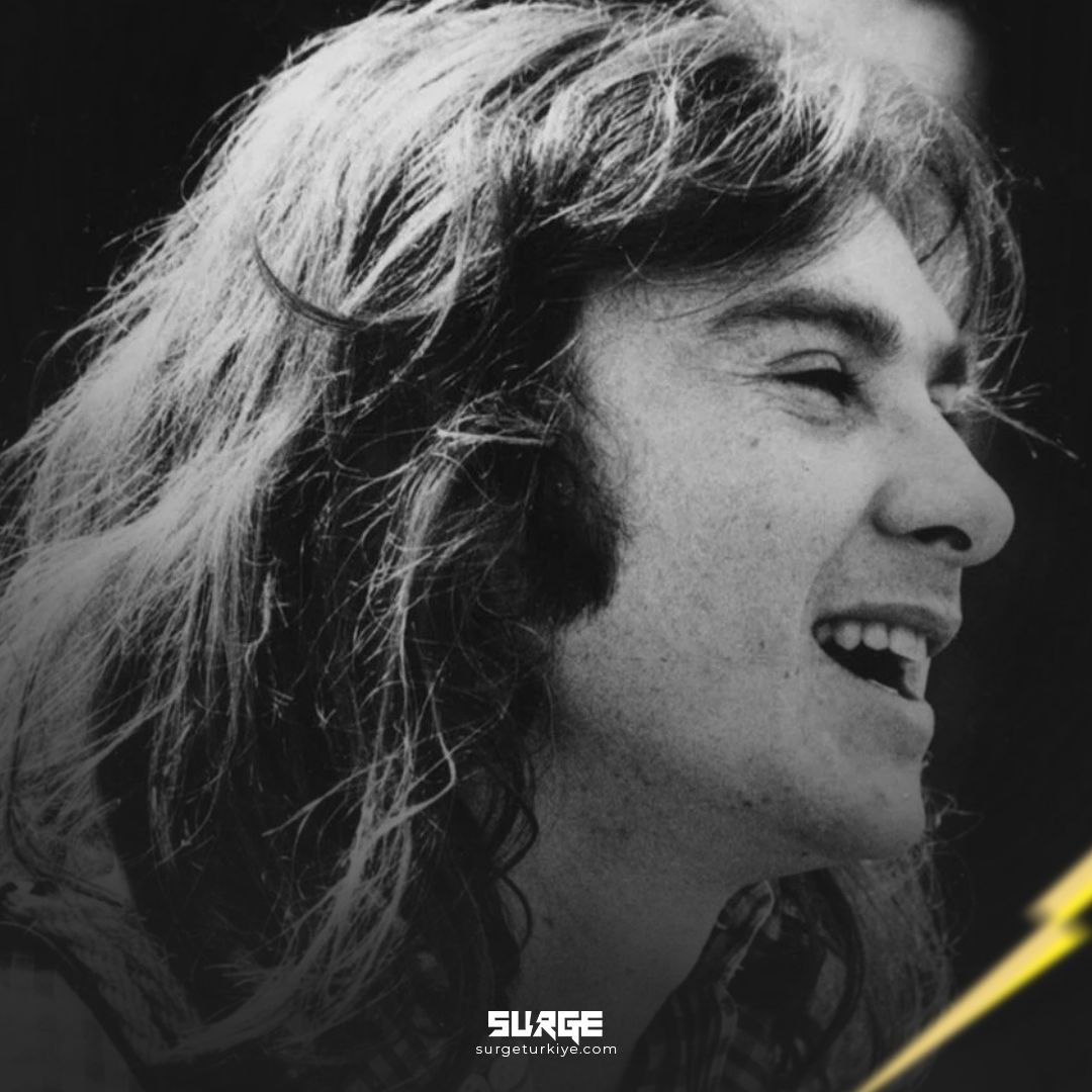 SurgeTurkiye's tweet photo. King Crimson'ın Kurucu Üyesi ve Söz Yazarı Peter Sinfield, 80 Yaşında Hayatını Kaybetti https://t.co/aAjyNLSY8z