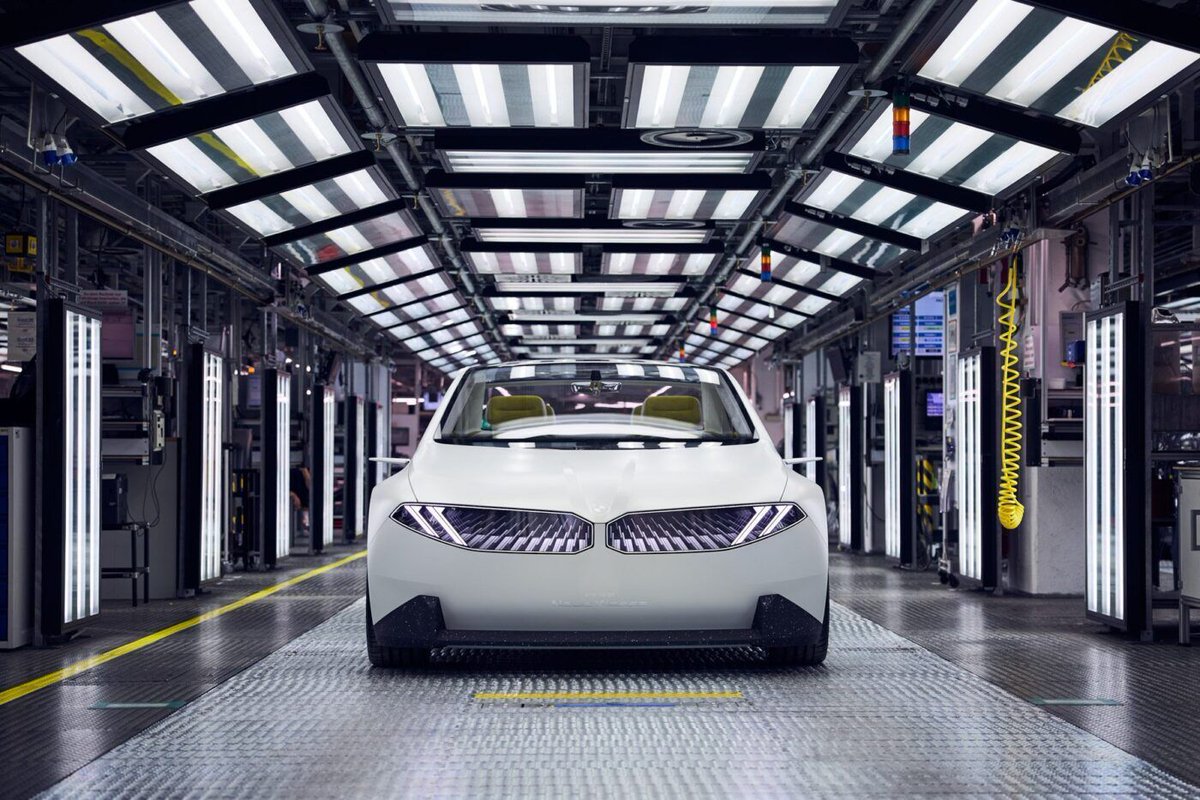 ev2car's tweet photo. With the New Class, BMW will be launching a completely new vehicle architecture for the electric future from 2025. The Munich-based company has a tight model schedule: Six model series are to use the New Class within two years. Now there are more details. https://t.co/vKoRSXI5CO