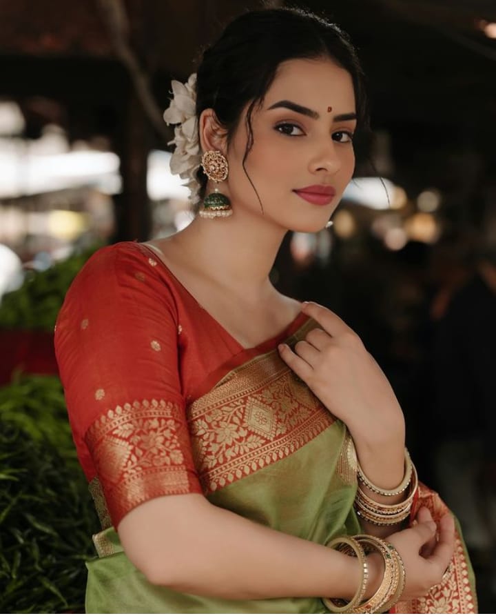<a href="/AnjaliS73470767/">Anjali Singhal</a> <a href="/Raje_Yaara/">मिष्टी यारा🌙</a> <a href="/Gopal_arya19/">𝐀xil🗿</a> 💕दिल्लगी से आगे बढ़ा तेरे इश्क का असर 
जाने किन हसीन ख्वाबों में खो जाता हूं💕

💕इश्क करना सनम मुझे आता नहीं मगर 
तेरे एहसासों से ही रूमानी हो जाता हूं 💕

💘💘💘
#राजीव_भारत_दीक्षित
#बज़्म
#शायरांश
#शब्द_श्रृंखला_1
RD77