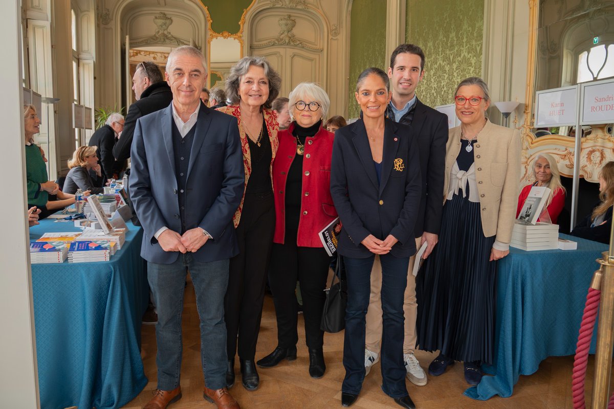 maeschlimann's tweet photo. Cet après-midi, suite et fin de deux formidables événements à Asnières: le salon du livre au Château,  et le salon du Vin et du Chocolat espace Delage. 
Allez y. https://t.co/HEdlNH4jHj