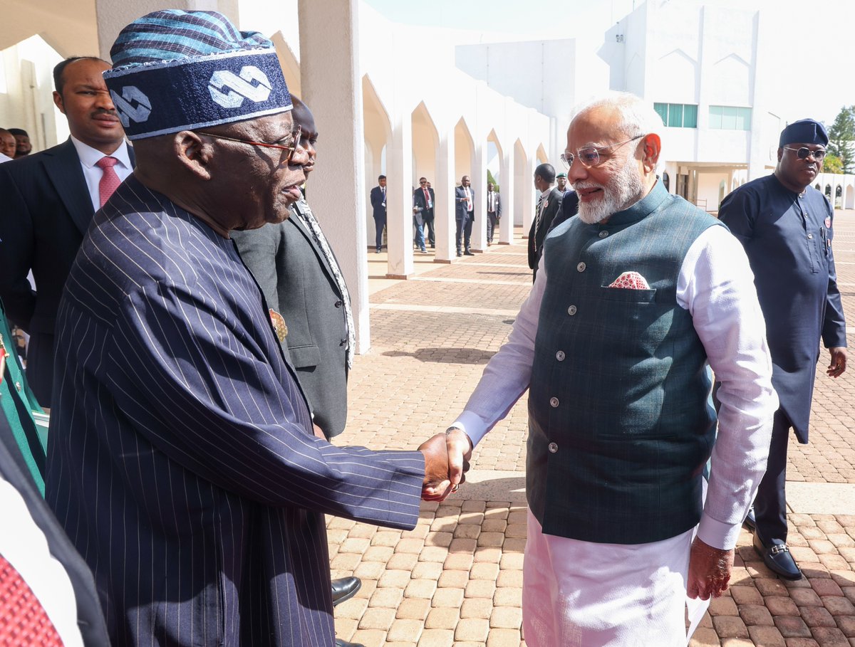 narendramodi's tweet photo. At the ceremonial welcome in Abuja, Nigeria. https://t.co/Yi08CDCO3U