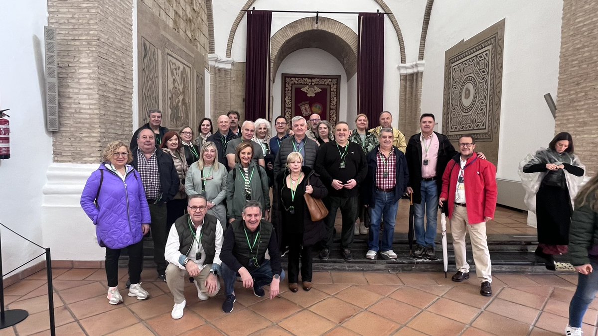 patioexperience's tweet photo. “Queremos agradecer sinceramente a la 43ª Promoción de Ferrocarriles de España por su visita a Córdoba. Nos honra que hayan disfrutado de lugares tan emblemáticos como la Arcaza, los Patios de Córdoba y la majestuosa Medina Azahara. ¡Siempre serán bienvenidos!”🌷😉☺️ https://t.co/3P613fAfef