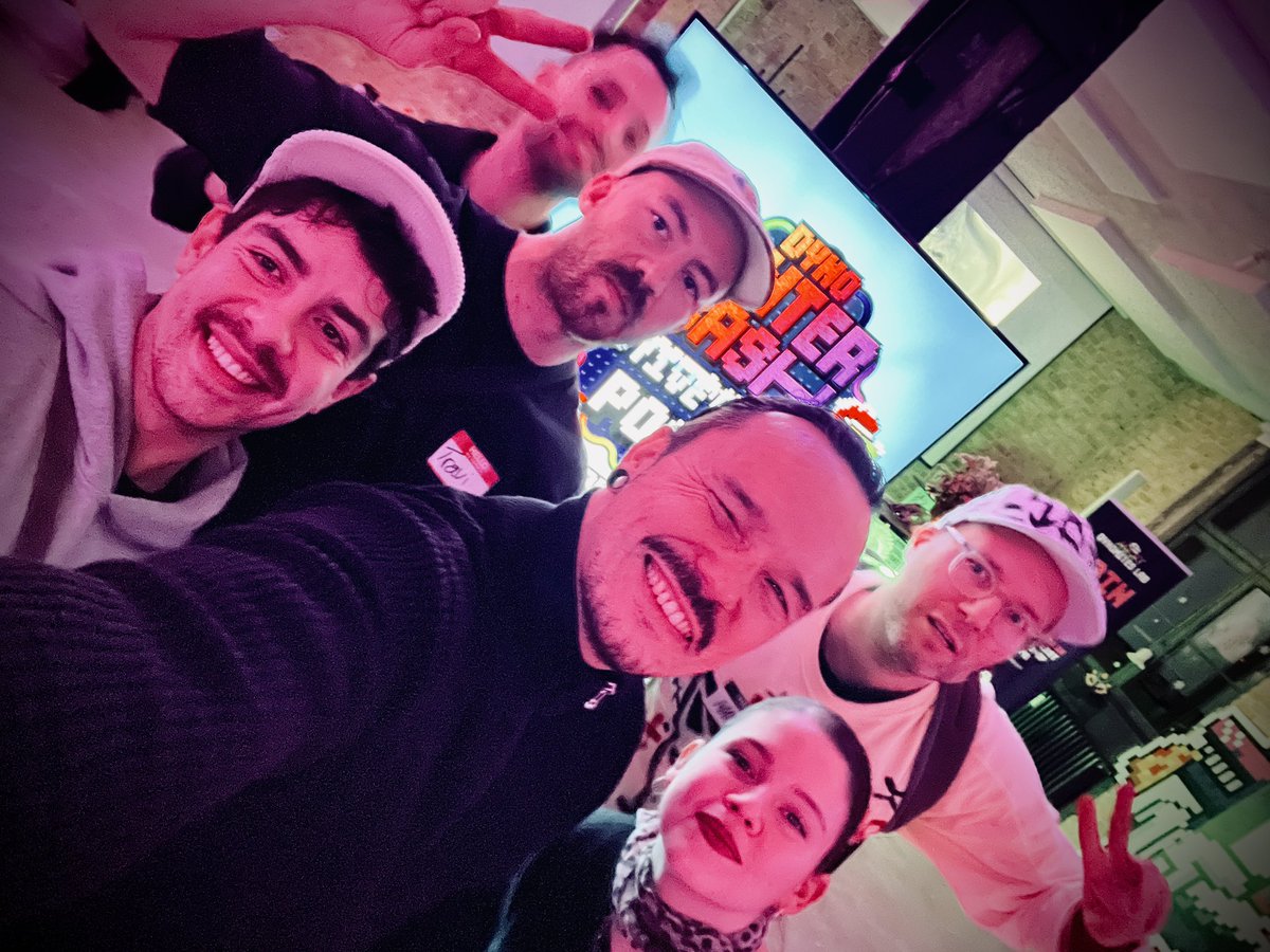 Gm Amigozzz ✨ Look at alle the shiny people I met <a href="/AngryDynomites/">Angry Dynomites Lab 🦖</a> Winter Bash ❄️ yesterday 🖤

<a href="/zCase_/">zCase</a> <a href="/Travi3000/">travi</a> <a href="/lukashuettis/">luke.moody (Lukas Huettis)</a> <a href="/MarsDorian/">Mars Dorian - open for comms.</a> @badteenspirit <a href="/TARartRAT/">TARartRAT</a> <a href="/paraho_eth/">Paco Vandamme</a> <a href="/Agn3s_eth/">AGNΞS ❤️‍🔥🦖 ᅵBL0CK #030</a>