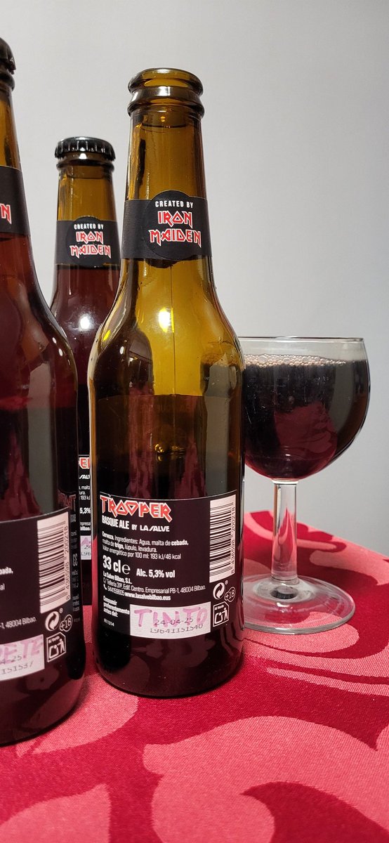 DavidGTato's tweet photo. #Vinoteando 🍷
Anoche caté el tintorrillo casero que hace el padre de @DavidGR666 🙏🏻😋 y embotellado en cascos de la Trooper de La Salve! 🤘🏻
#Tempranillo #Albillo 🍇 https://t.co/emnp0BoUkF