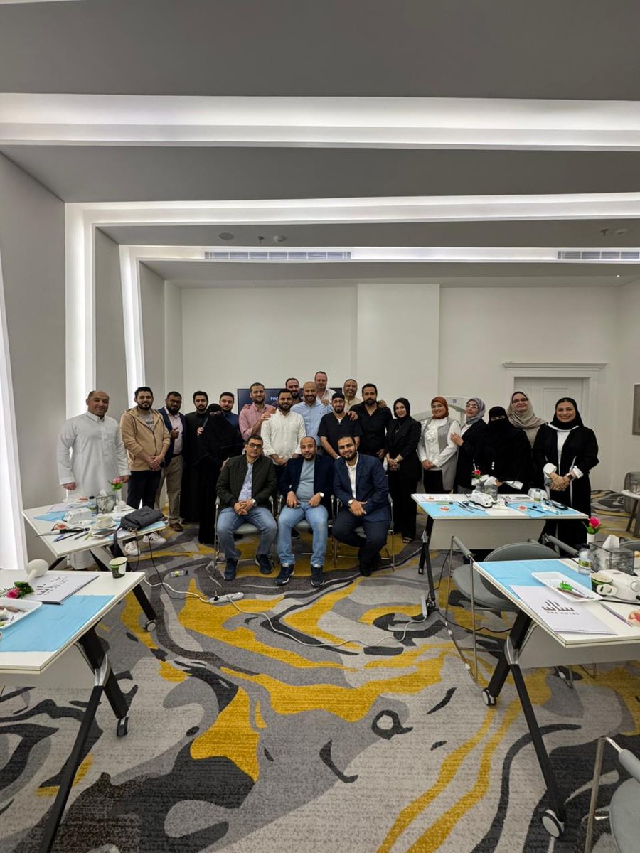 medical_palace's tweet image. وصلنا حفر الباطن والحمد لله نجحت محاضرة "The Direct Veneers Workflow" مع الدكتور أحمد طارق. يعطيكم العافية يا أطباء وطبيبات الحفر على الحضور الجميل، في قصر الطب ما نخلي شيء يوقفنا عن نشر العلم والمعرفة في كل مدن المملكة💚 شكرا من القلب لكل من ساهم في هذا النجاح الكبير
#Shofu