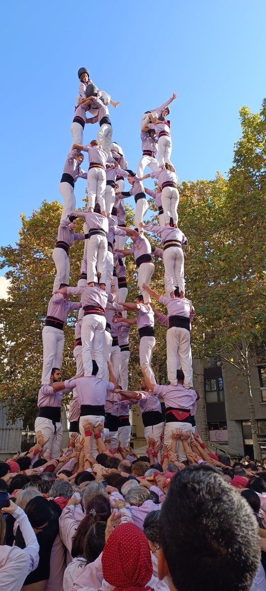 Els <a href="/Minyons/">Minyons de Terrassa</a> tanquen la tercera ronda amb el 9de8!
#castells #castellers