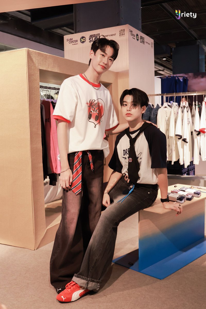 Yriety's tweet photo. 2 หนุ่มพี่นายแบบสุดหล่อ “ กฤษฎิ์ - ภพ ” กับคอลเลคชันใหม่ COMPONENT x LOVESICK 2024 🏫💙

#ppophs 
#krmjtc 
#KRITngamtanakijja 
#lovesick2024
#AbsoluteSiamStore
#AbsoluteSiamStorexComponent
#COMPONENTxKRITPHOP
#COMPONENTxLOVESICK2024 https://t.co/S7aUsIMh07