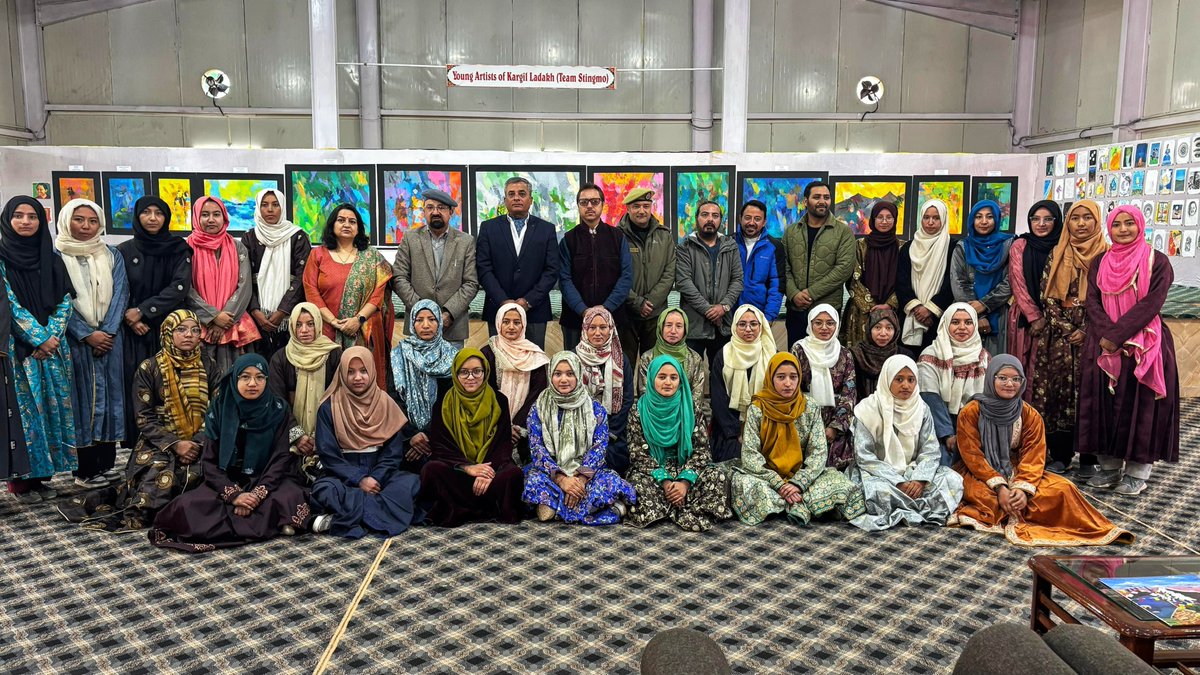 EarthNewsLadakh's tweet photo. Under the aegis of Project Vijayak, Team Stringmo and Roma Bahl today organized an inspiring art exhibition, which was inaugurated by Chairman/Chief Executive Councillor, LAHDC, Kargil, Dr. Mohd Jaffer Akhoon.
#teamstringmo
#romabahl
#projectvijayak https://t.co/jQrVtGESFL