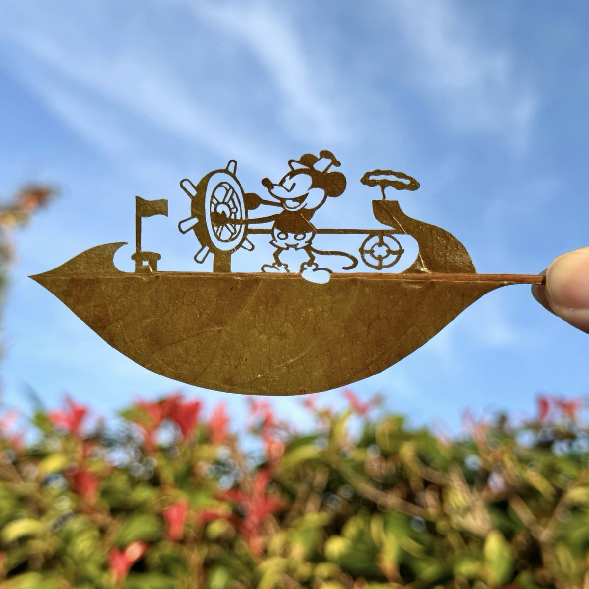 lito_leafart's tweet photo. ｢葉ッピーバースデーMickey!!｣

明日11月18日は…
#ミッキーの誕生日 https://t.co/AaWuSPOlq8