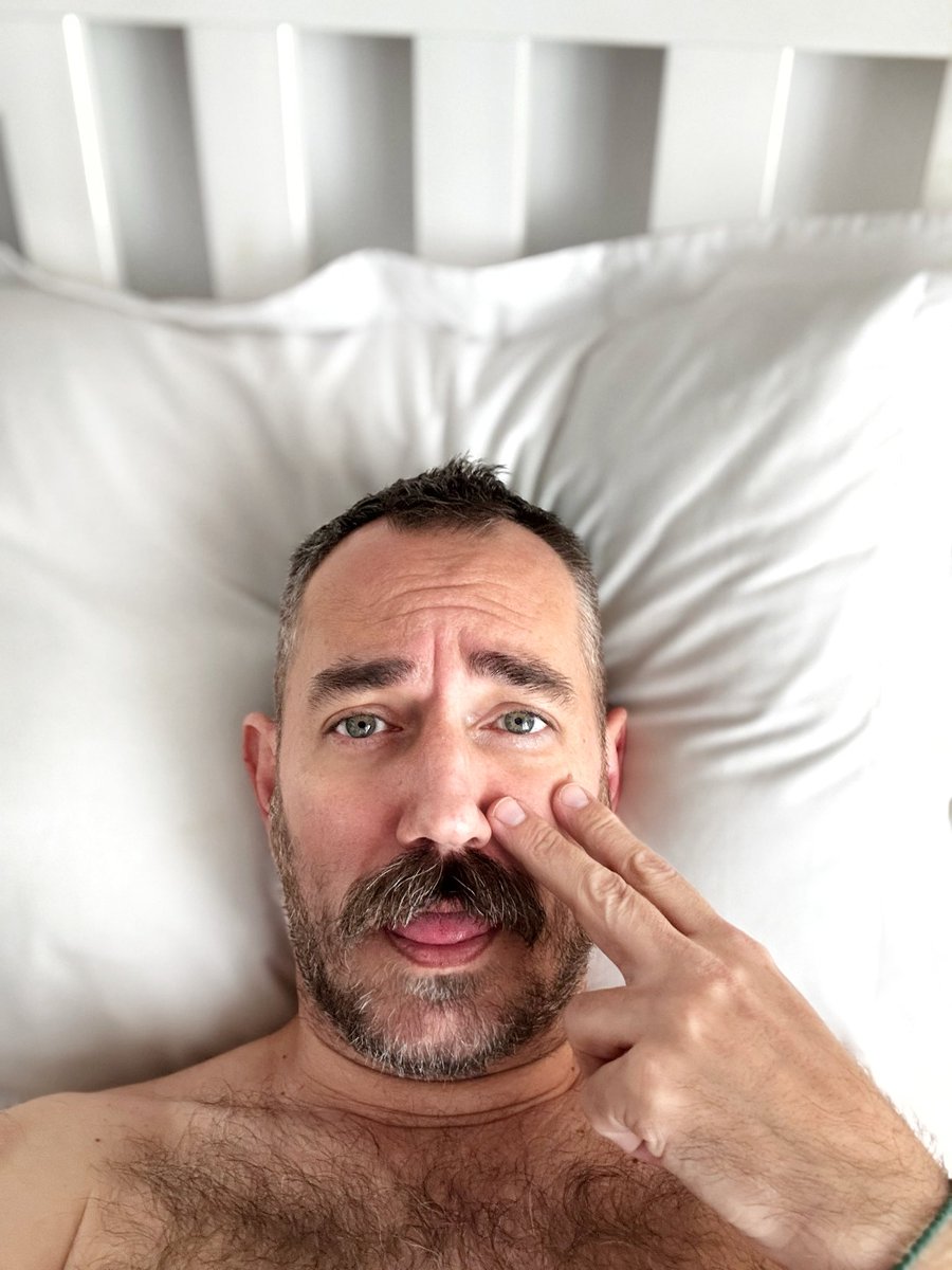 YannisWoof's tweet photo. #sunday #bed can’t get out of bed! #relaxation #relax #dayoff https://t.co/DZJVM19zjB
