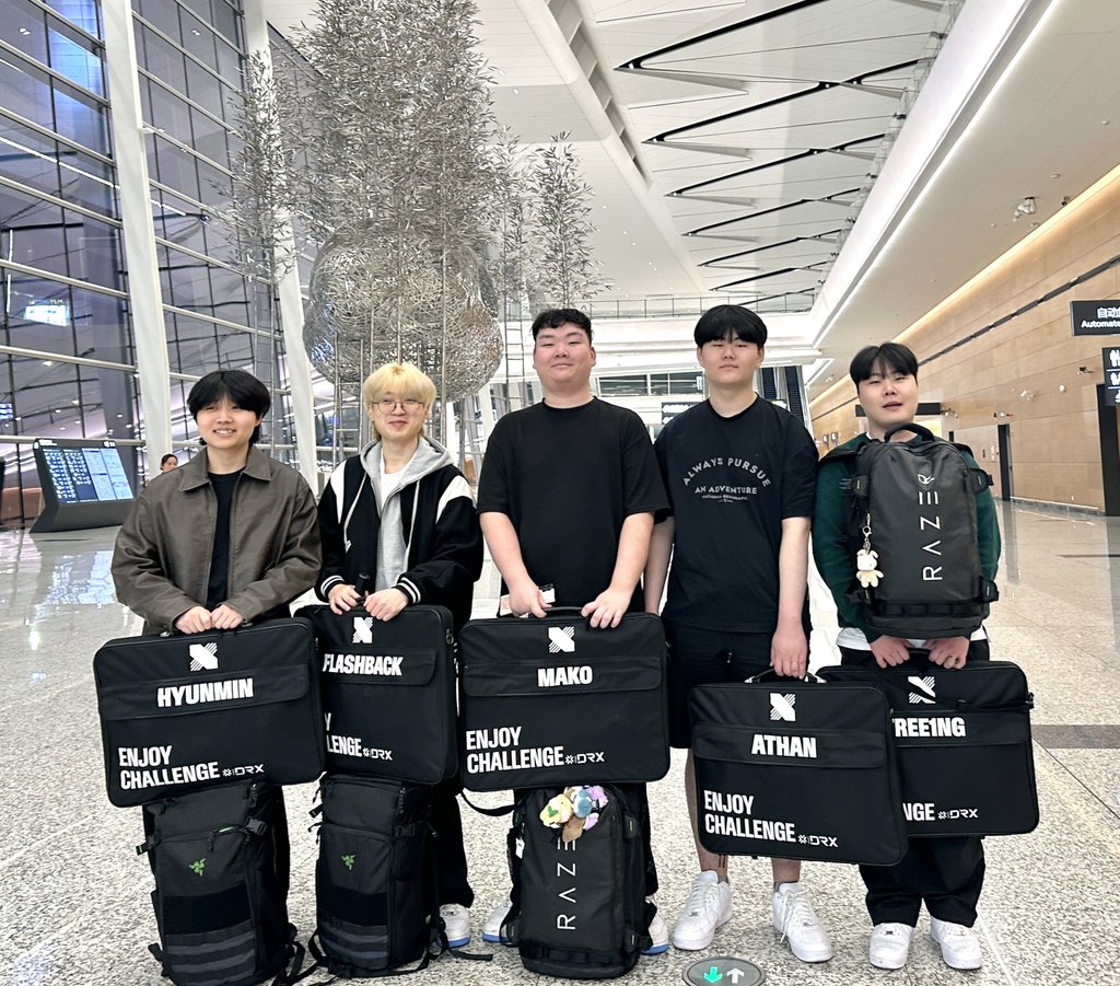 DRX_VALORANT's tweet photo. Touchdown in Chengdu #VALORANTAsiaInvitational https://t.co/F4EdhkUOuz