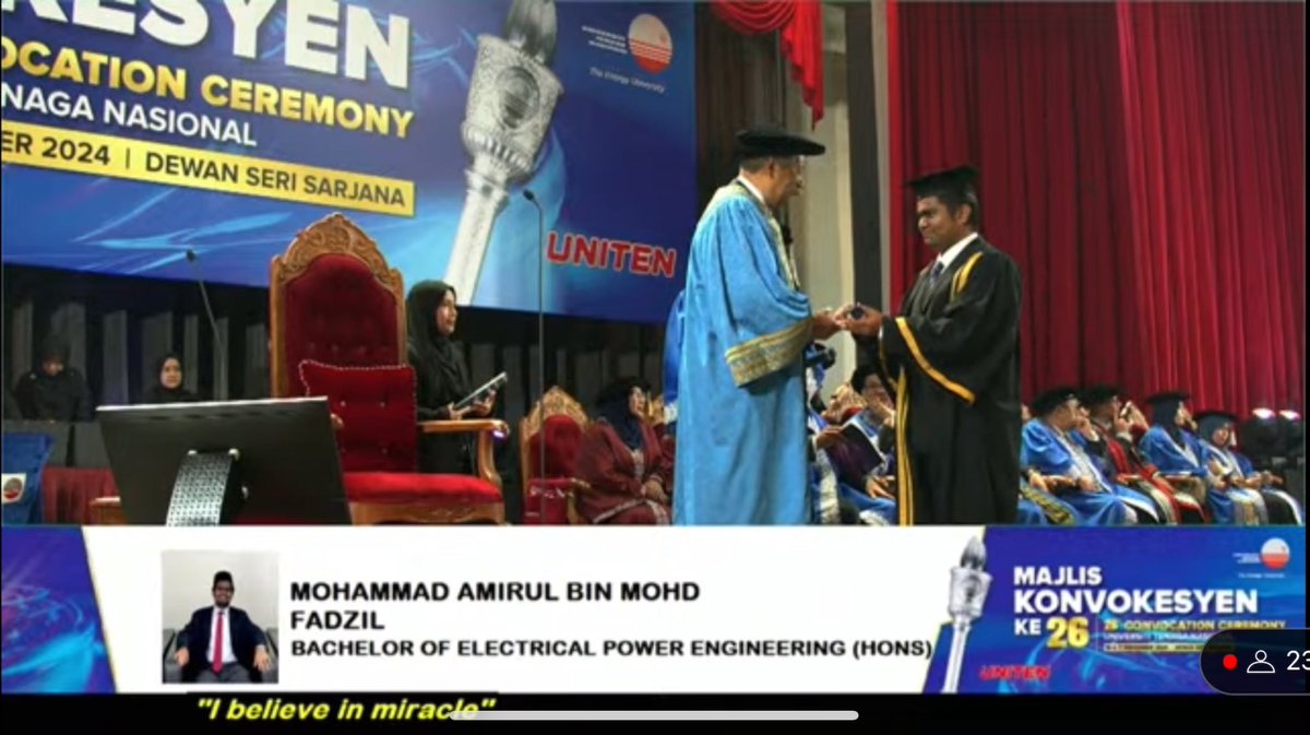 MohdAmirul_z3z0's tweet photo. I did it guys 🥹, 
I survived and graduated in Bachelor of Electrical Power Engineering 🎓⚡️
Alhamdulilah😇
#UNITEN #Classof2024 https://t.co/kN8eKLIku1