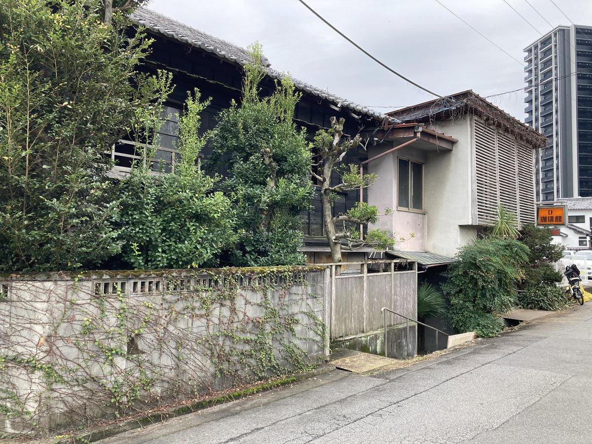 bururu_tabisuki's tweet photo. 愛知建物博覧会…

「珈琲館」さんの母屋部分へ
和風建築だけど洋館のような洋室があったり、意外にも茶室まであったりする

#あいちたてもの博覧会 https://t.co/C9c9qvwo7L
