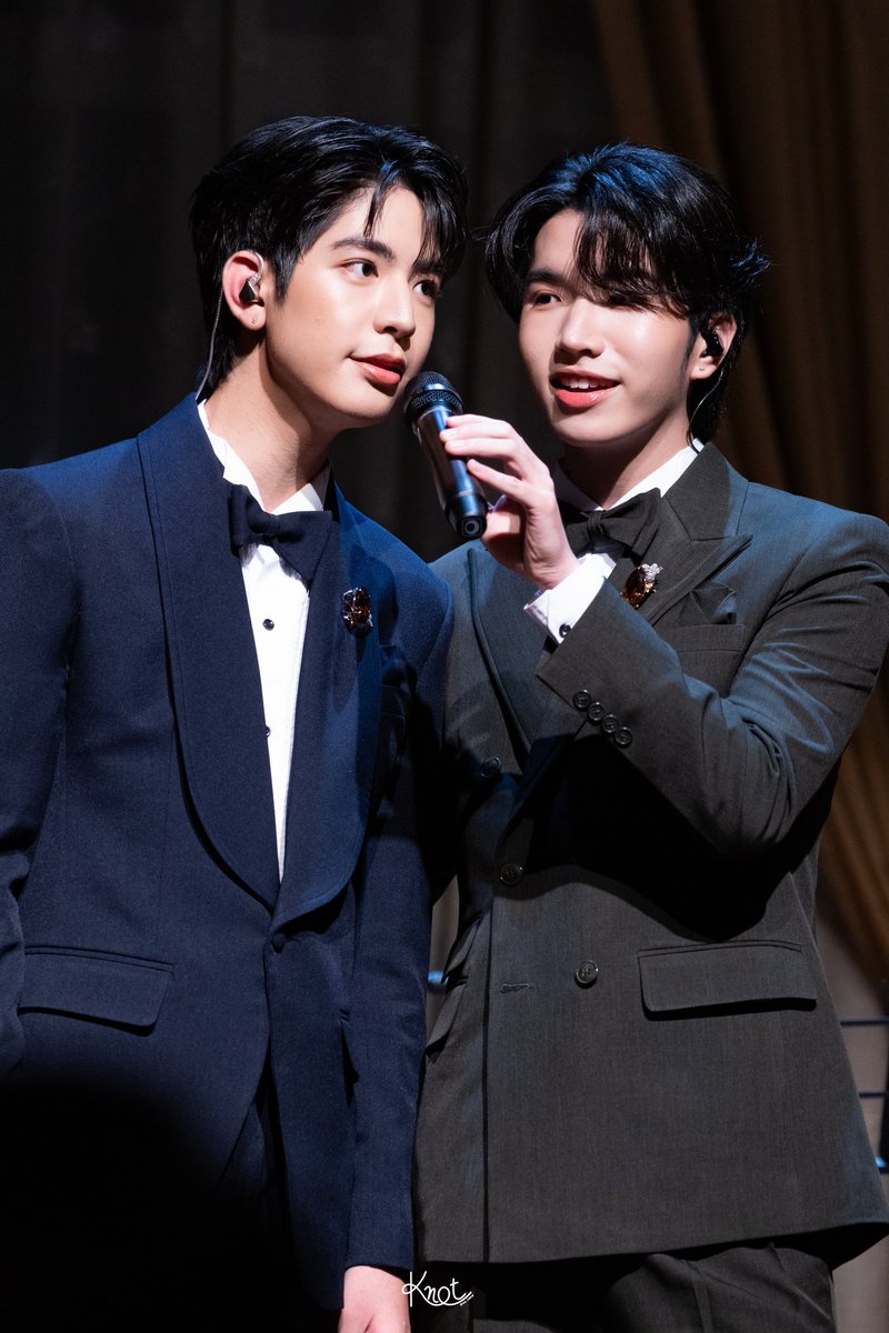 I_Sea_U_18624's tweet image. หาให้เจอนะ คนที่คอยสังเกตเราซัพพอตเรา
ถนัดขวาแต่สลับมือซ้ายมาถือไมค์ให้
วาสนาคุณทะเลแท้ๆ
SOT X SEAKEEN 
#SpecialOlympicsNYConcertxSK
#SpecialOlympicsNewYearConcert
#KeenKeno #sea_ta_lay  #seakeen