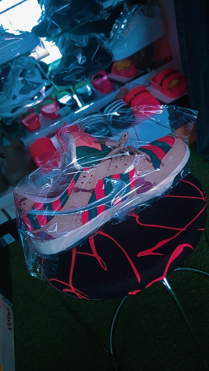 umaerfaruk's tweet photo. Twitter fam
Show your bro some love
Let me be your designer shoes, crock tops, T-Shirts, Sweat pants, Hoodies Original Palms and Crocs Plug. 
Saviola Luxury Shop
No 138 Hashim Plaza 
Opposite Mudassir &amp; Bro Ahmadu Bello Way Kaduna. 
Chat up on 08130818529
Statewide Delivery https://t.co/nqMljrm6nX