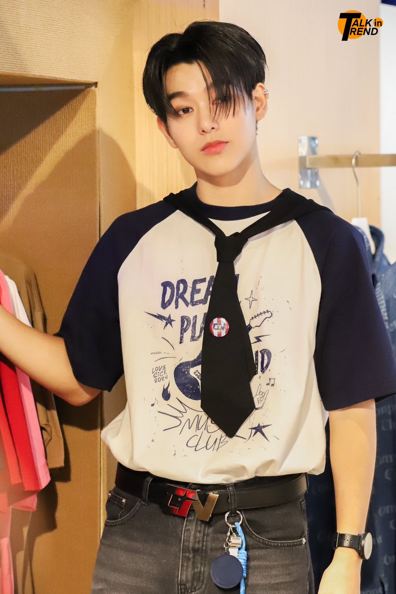 TalkinTrend's tweet photo. "กฤษฎิ์" ในงาน Component POP UP Store กับคอลเลคชั่นสุดพิเศษ Component X Lovesick2024 🤍💙

#krmjtc 
#Lovesick2024
#COMPONENTxKRITPHOP
#SiamCenter 
#Component24FW
#AbsoluteSiamStore
#AbsoluteSiamStorexComponent https://t.co/GTrDSRfo39