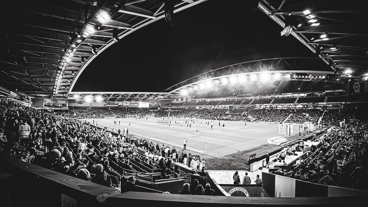 Taylor_Prints's tweet photo. 🎨 Check out my latest Digital Art piece: Brighton &amp; Hove Stadium, Black &amp; White 🖤🤍! Capturing the iconic spirit of the stadium in striking monochrome.

👉 Explore more now at: https://t.co/I7CqAHDQjj

#DigitalArt #BrightonAndHove #BlackAndWhiteArt #ArtForSale https://t.co/FGpJaP2yA9