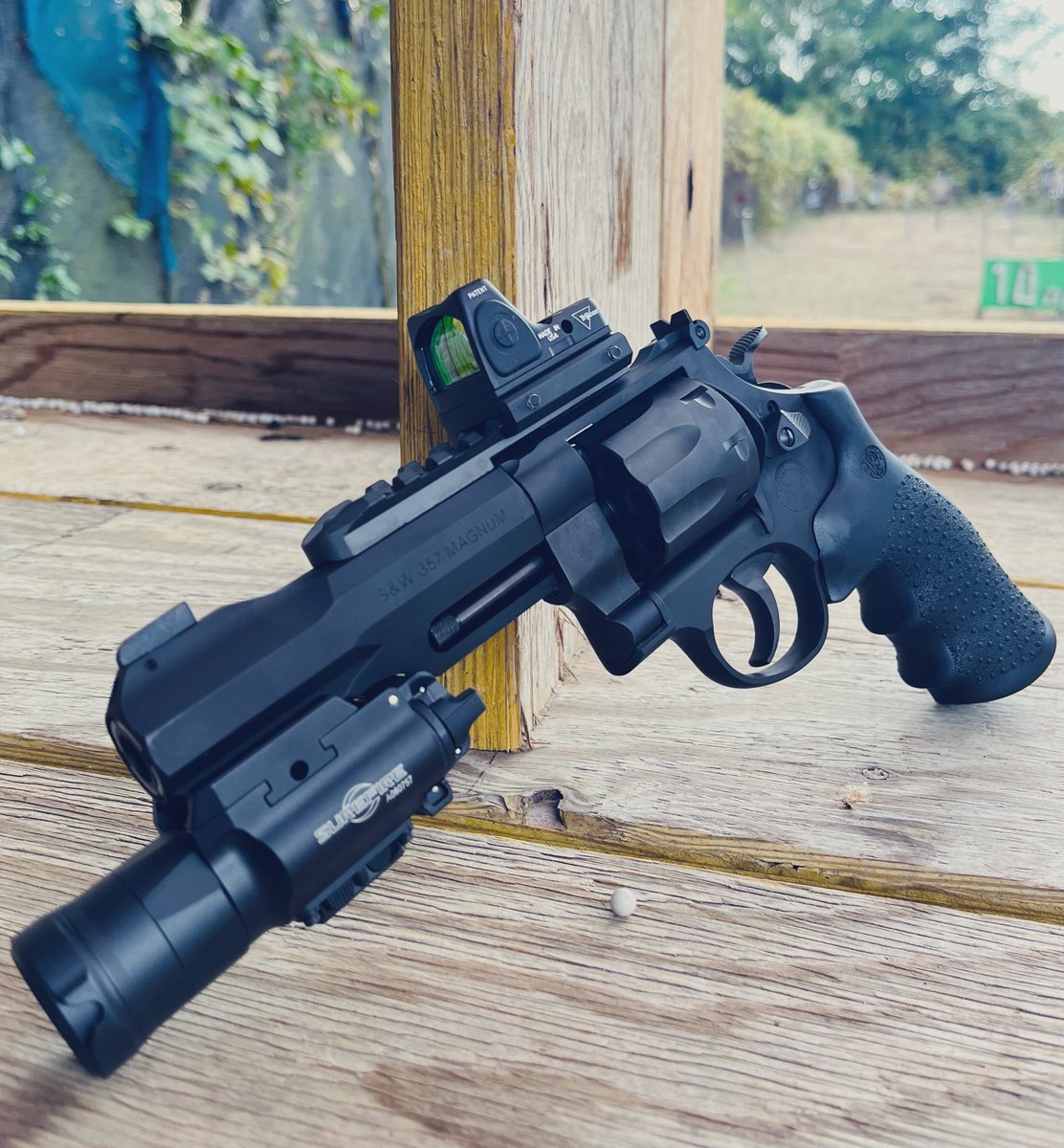 HEADS20190103's tweet photo. 英語わからんけど、、、
同じ?
エアガンですけど、、、
#M327R8
#リボルバー
#tacticalrevolver? https://t.co/bfcOcwIjn9