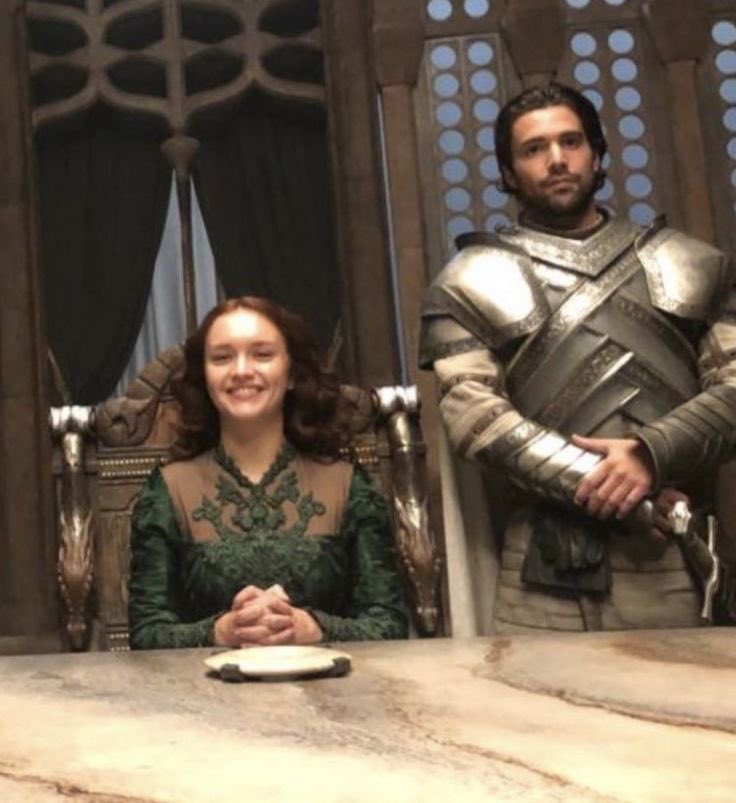 zatanasupremacy's tweet photo. olivia cooke bts from house of the dragon is my favorite https://t.co/0uLSKzM9sa