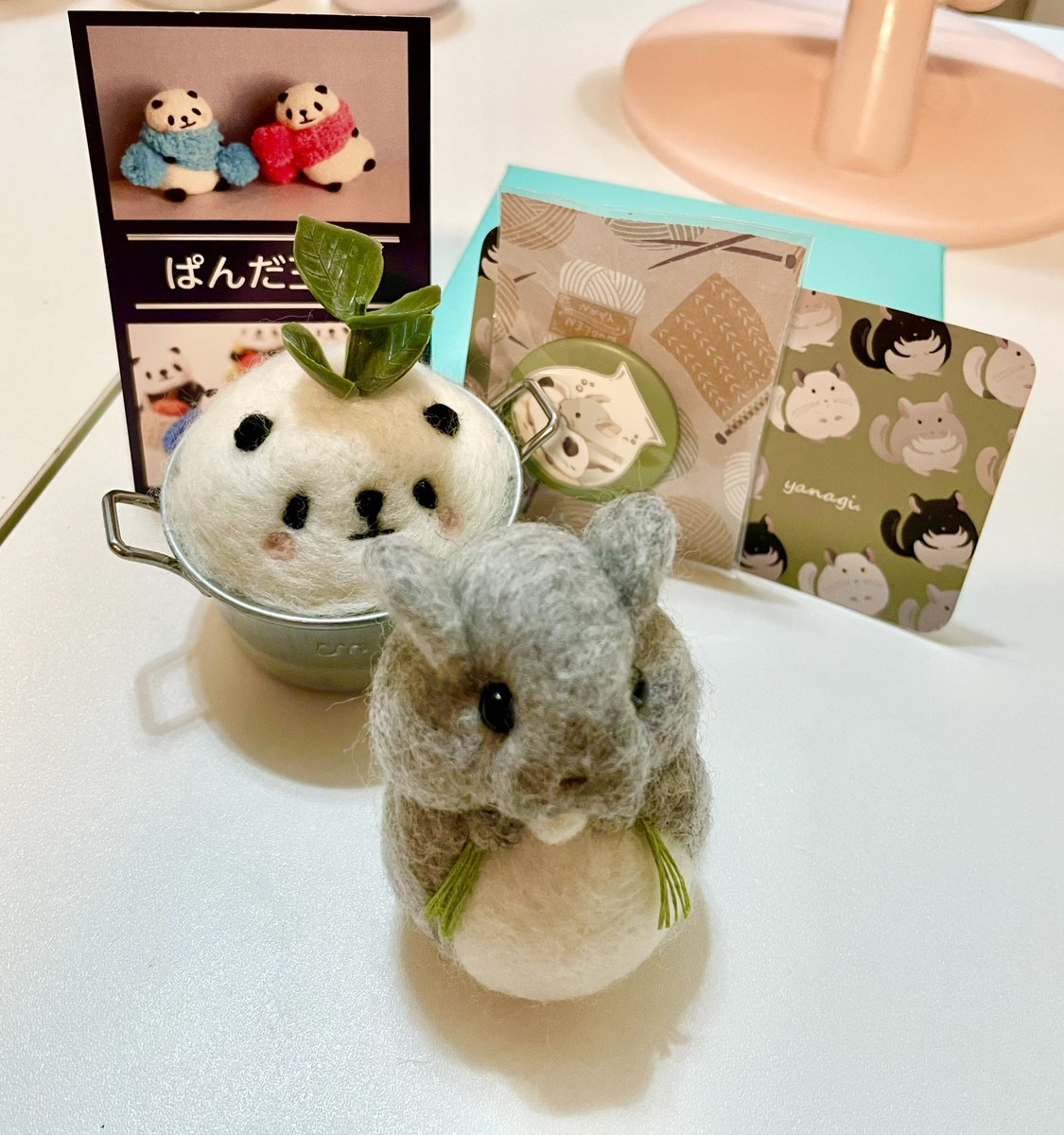 k5SZ3oZHuwxLpbm's tweet photo. デザフェス②
独身のころも先輩の彼女をゲットしました!
ころもと彼女との馴れ初めをアップ予定!
それにしても…初フェスで散財しかけたぁ見れば見る程可愛すぎる。
#デザフェス60
#パンダ王国
#corocoromachi
#yuto◎craft
#machi*natu
#工房あ~る
#SHEDO
#ころもの彼女 https://t.co/x4gNZrJC5Y